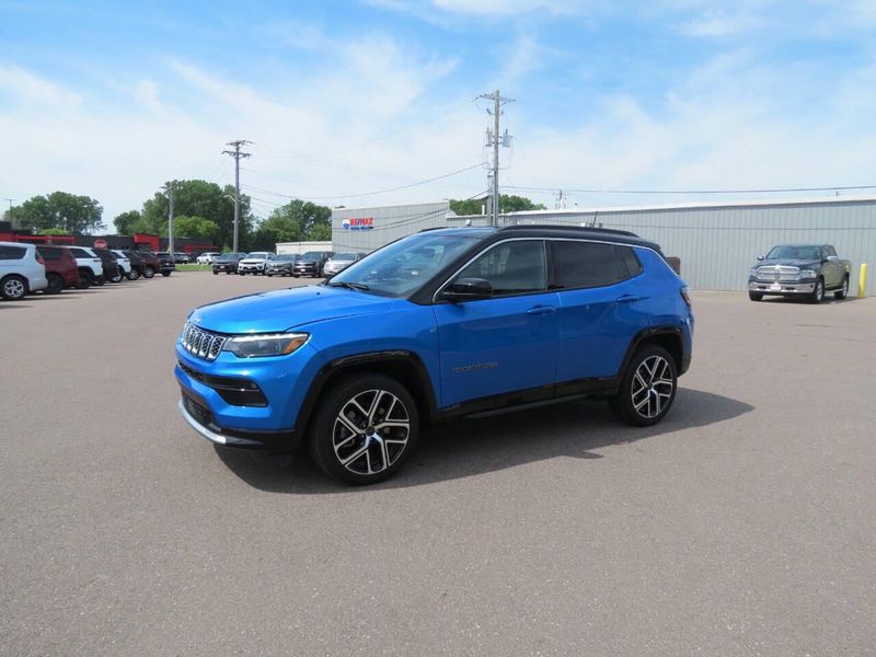 Used 2024 Jeep Compass Limited 4x4 4dr SUVImage 8