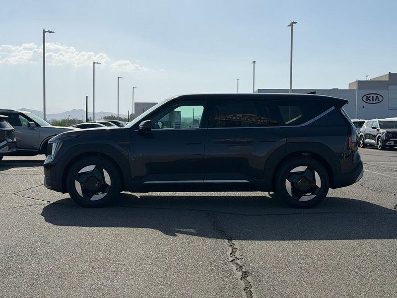 New 2026 Kia EV9 Light Long RangeImage 4