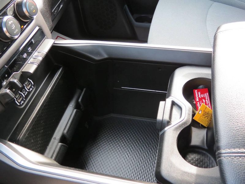 Used 2022 RAM 3500 Big Horn 4x4 4dr Crew Cab 6.3 ft. SB SRW PickupImage 24