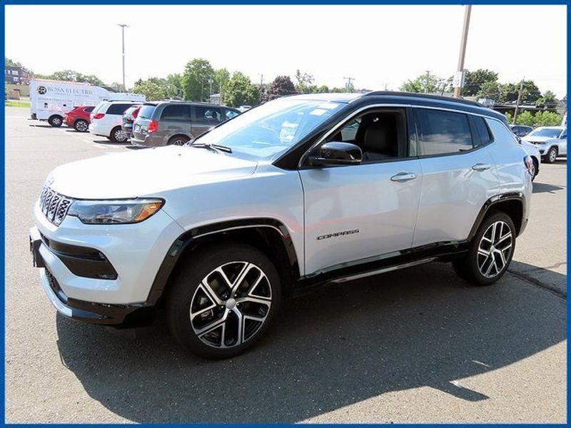 2024 Jeep Compass LimitedImage 1