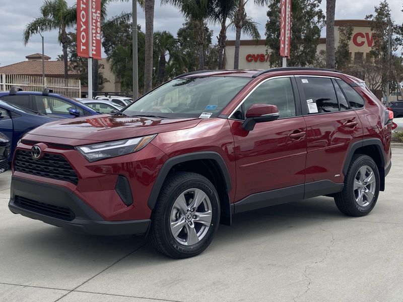 2025 Toyota RAV4 Hybrid LEImage 6