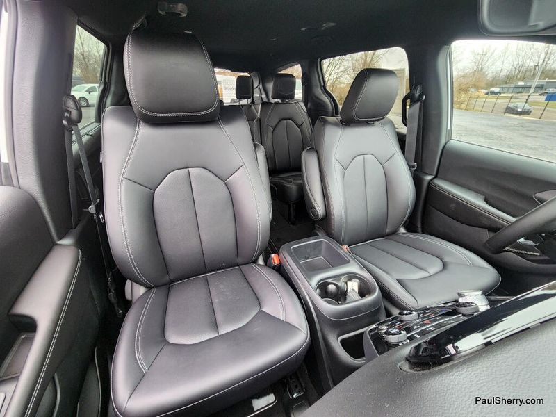 New 2026 Chrysler Voyager Lx