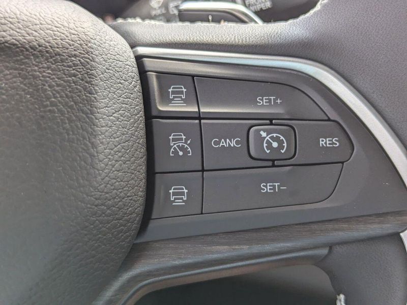 New 2024 Jeep Grand Cherokee L Limited 4x2Image 26