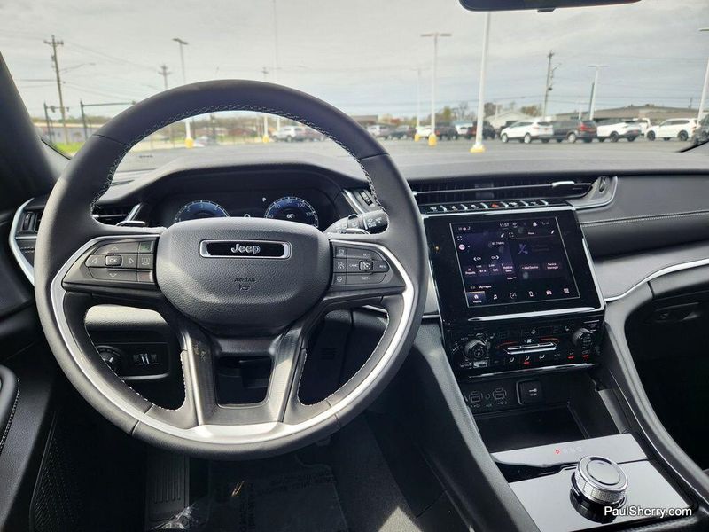 2025 Jeep Grand Cherokee L Altitude X 4x4Image 42