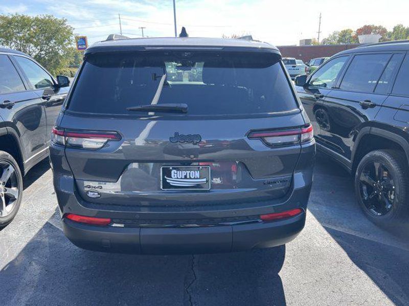 New 2025 Jeep Grand Cherokee L Limited 4x4Image 8