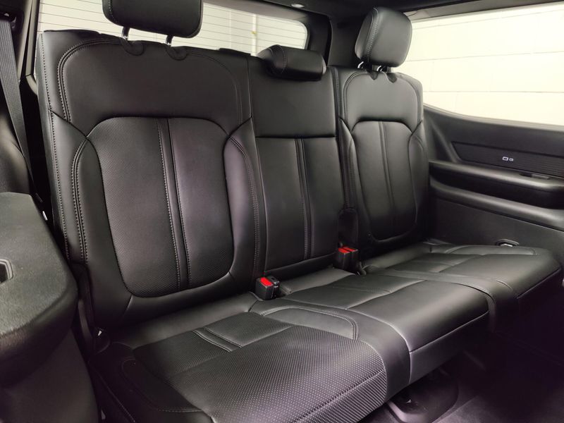 2024 Jeep Wagoneer Series II Premium 4x4 w/Convenience/RSEImage 18