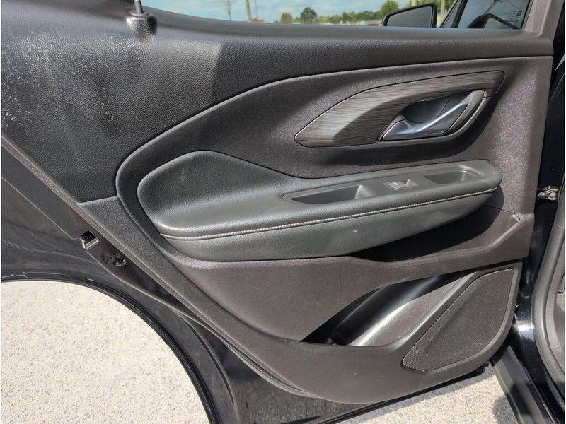 Used 2024 GMC Terrain SLEImage 32