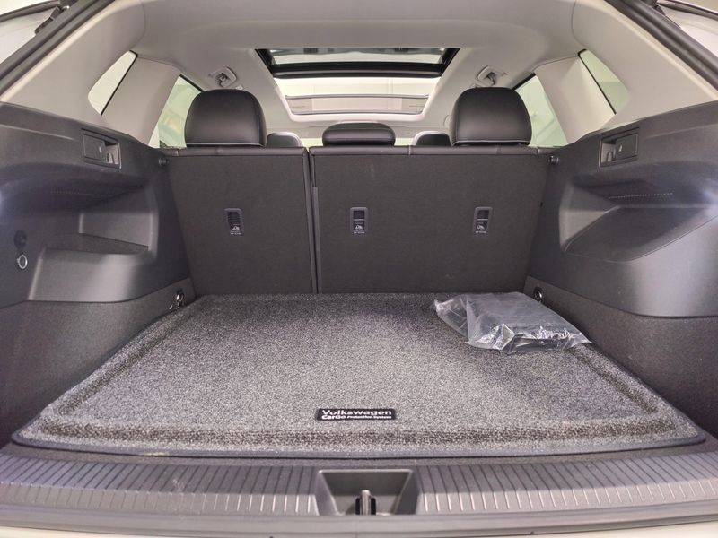Used 2025 Volkswagen Tiguan SE AWD w/SunroofImage 13