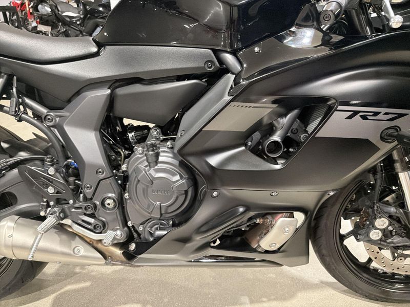 Used 2025 Yamaha YZF-R7 CA Image 20