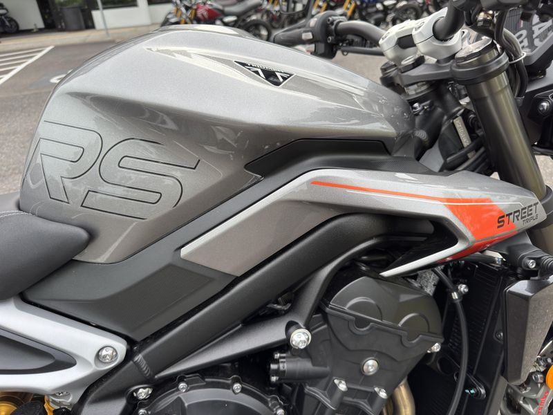2025 Triumph Street Triple 765 RS - SILVER ICE 