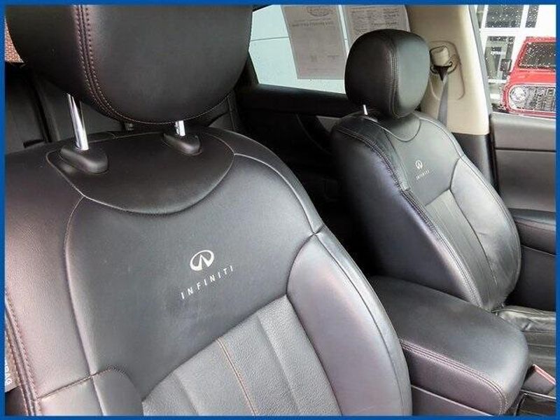 Used 2014 INFINITI QX70 BaseImage 9