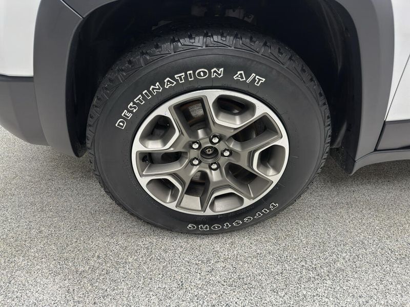 Used 2020 Jeep Cherokee TrailhawkImage 7