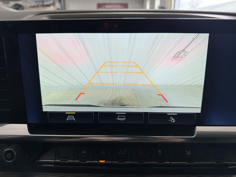 Used 2025 Chevrolet Silverado 1500 LTImage 10