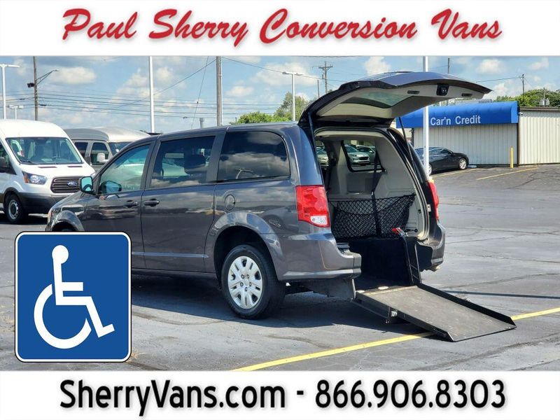 Used 2020 Dodge Grand Caravan SEImage 1