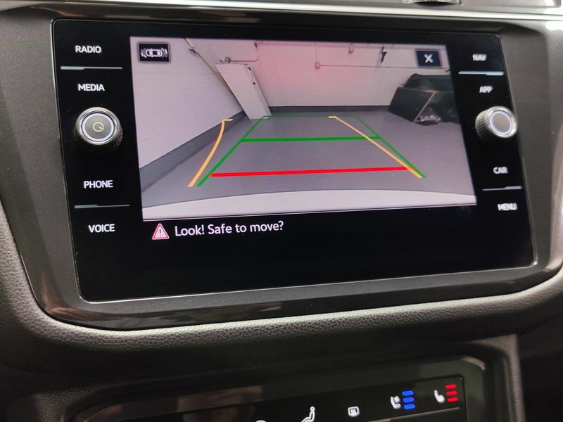 Used 2024 Volkswagen Tiguan AWD SEL R-Line w/Sunroof/NavImage 29