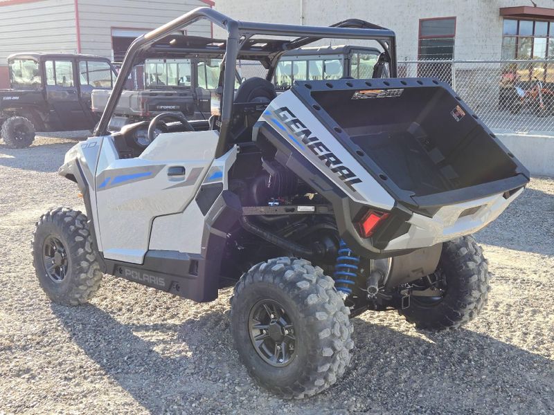 New 2027 Polaris GENERAL 1000 SPORT Image 9