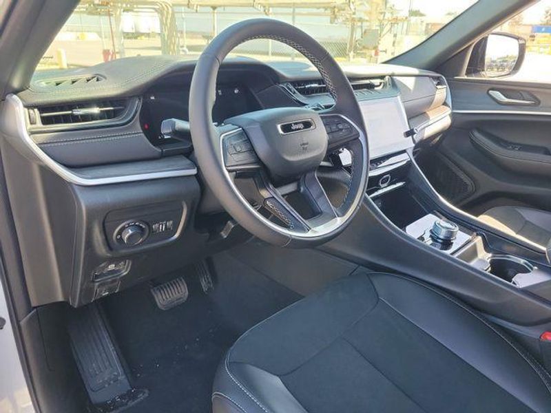 New 2026 Jeep Grand Cherokee Laredo Altitude 4x4
