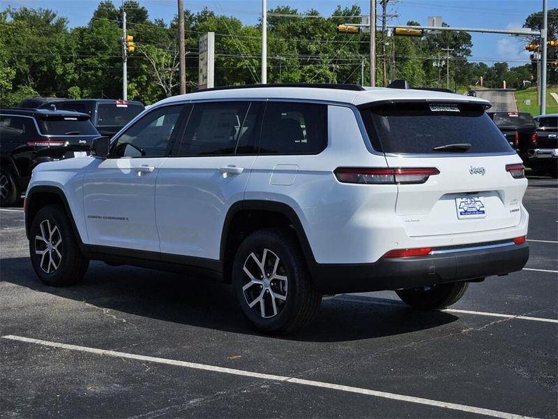 2025 Jeep Grand Cherokee L Limited 4x4Image 4