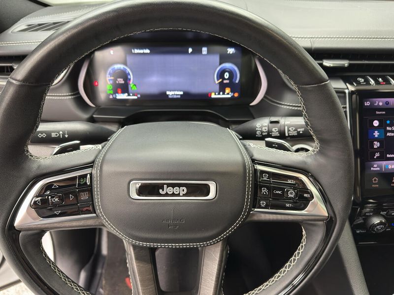 Used 2023 Jeep Grand Cherokee OverlandImage 6