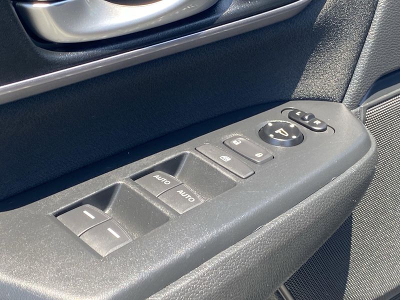 Used 2018 Honda CR-V EXImage 18