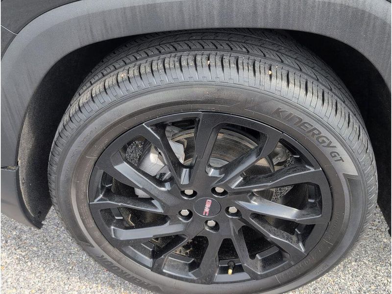 Used 2024 GMC Terrain SLEImage 9