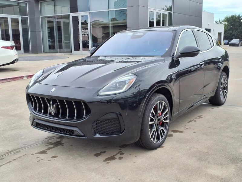 New 2025 Maserati Grecale Image 2
