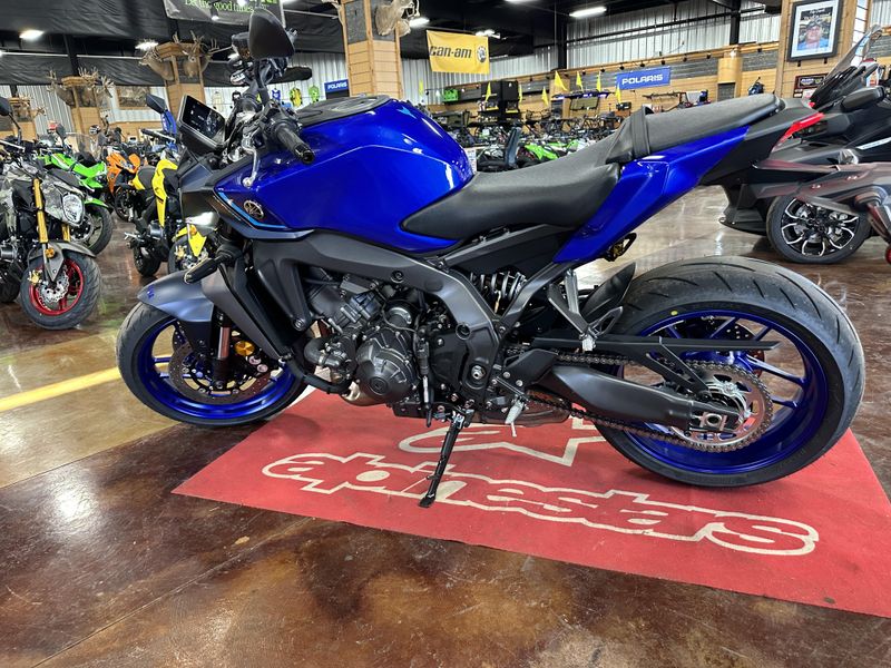 2024 YAMAHA MT09 TEAM BLUE in a TEAM YAMAHA BLUE exterior color. Family PowerSports (877) 886-1997 familypowersports.com 