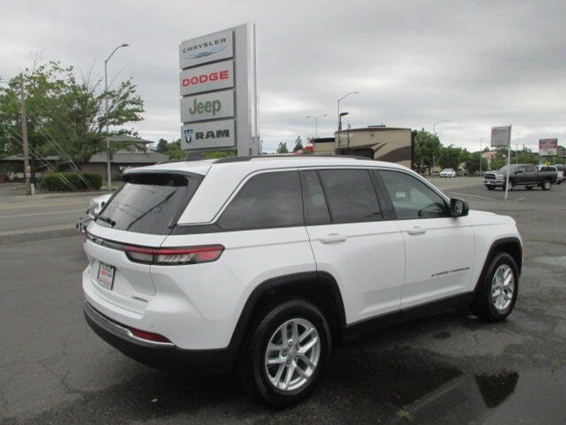 Used 2023 Jeep Grand Cherokee LaredoImage 7
