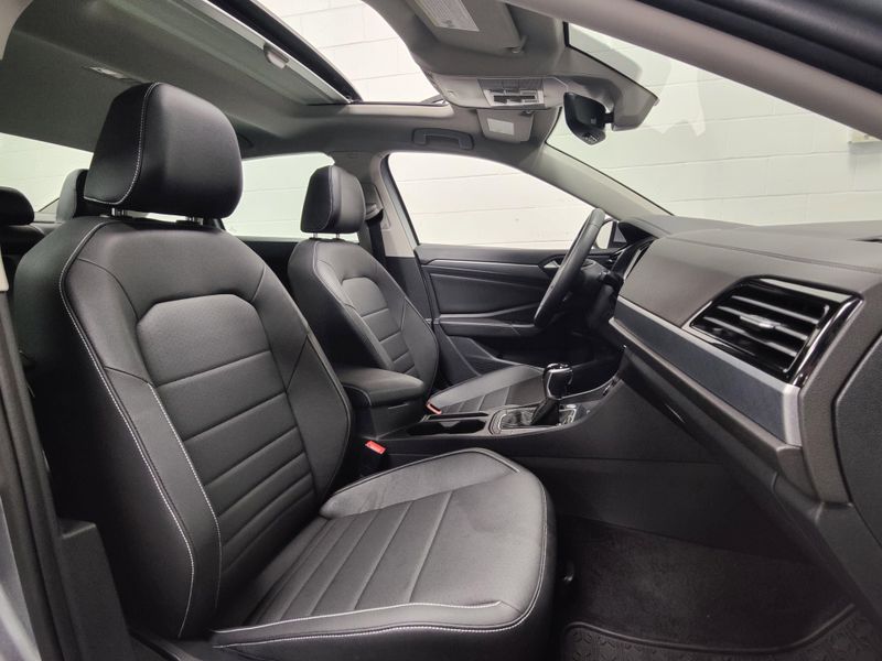 2024 Volkswagen Jetta SE w/Sunroof/Black Wheel PkgImage 3