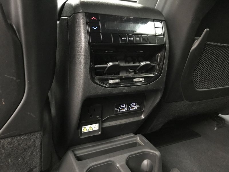 Used 2023 Jeep Grand Cherokee L AltitudeImage 14