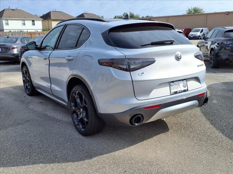 2024 Alfa Romeo Stelvio Ti AwdImage 9