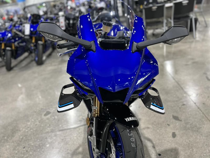 New 2025 Yamaha YZF-R1 Image 2