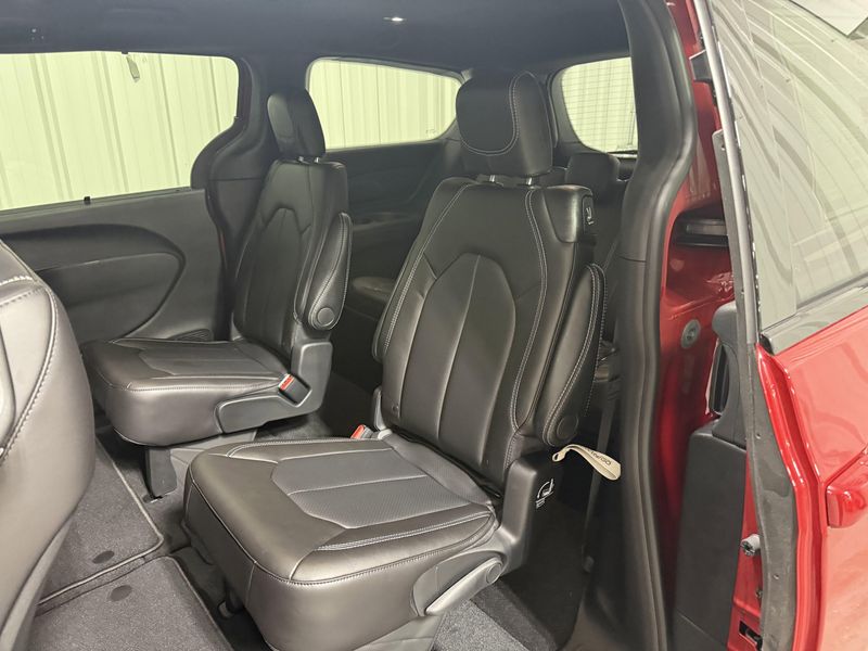 New 2026 Chrysler Pacifica SelectImage 18