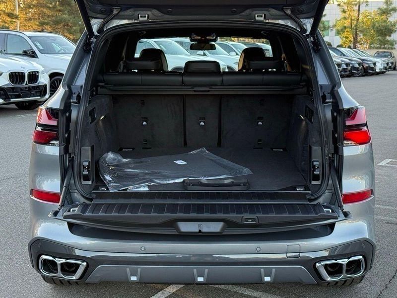 New 2026 BMW X5 M60iImage 16