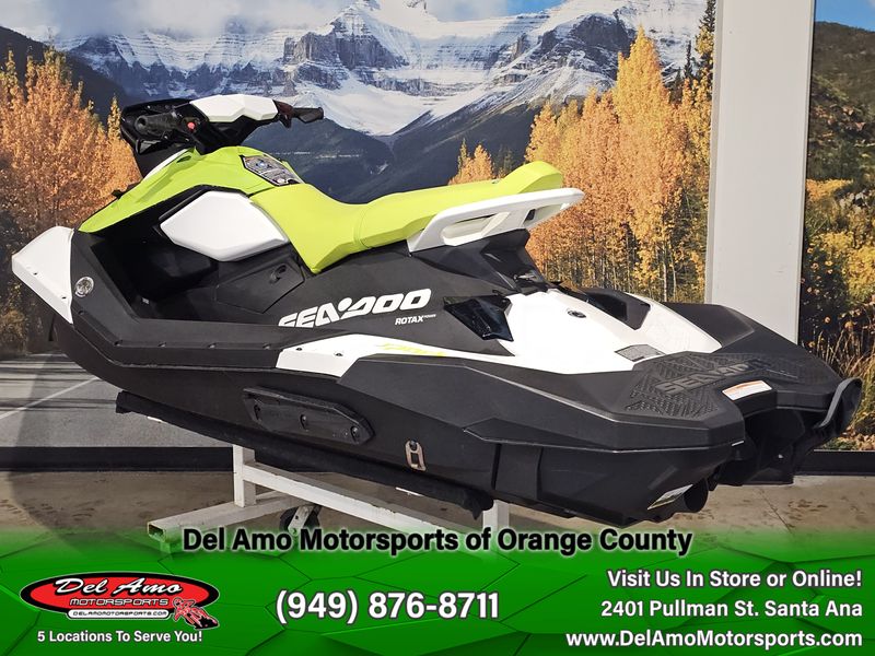 2023 Sea-Doo 63PF  in a MANTA GREEN / WHITE exterior color. Del Amo Motorsports of Orange County (949) 416-2102 delamomotorsports.com 