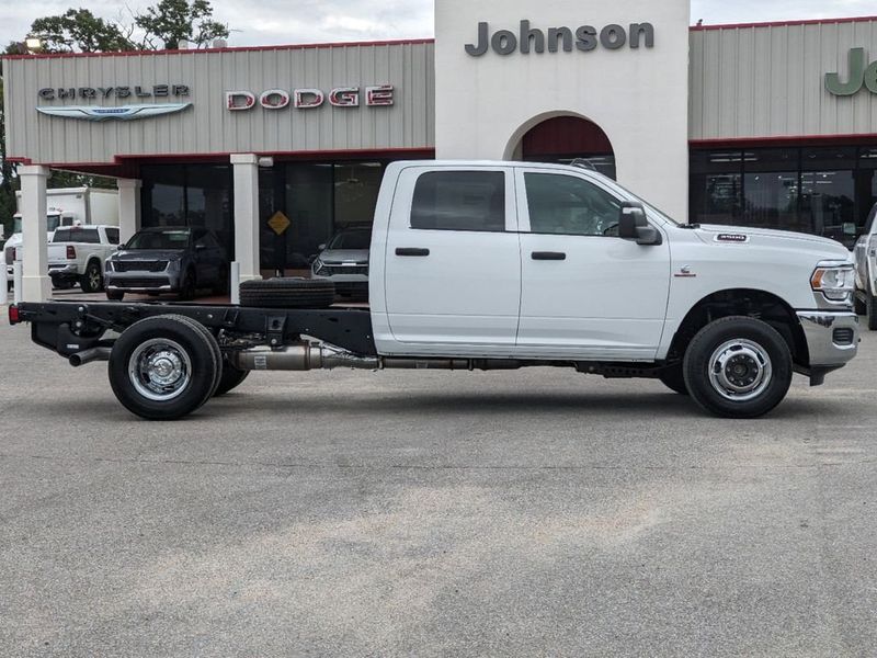 2024 RAM 3500 Tradesman Crew Cab Chassis 4x4 60