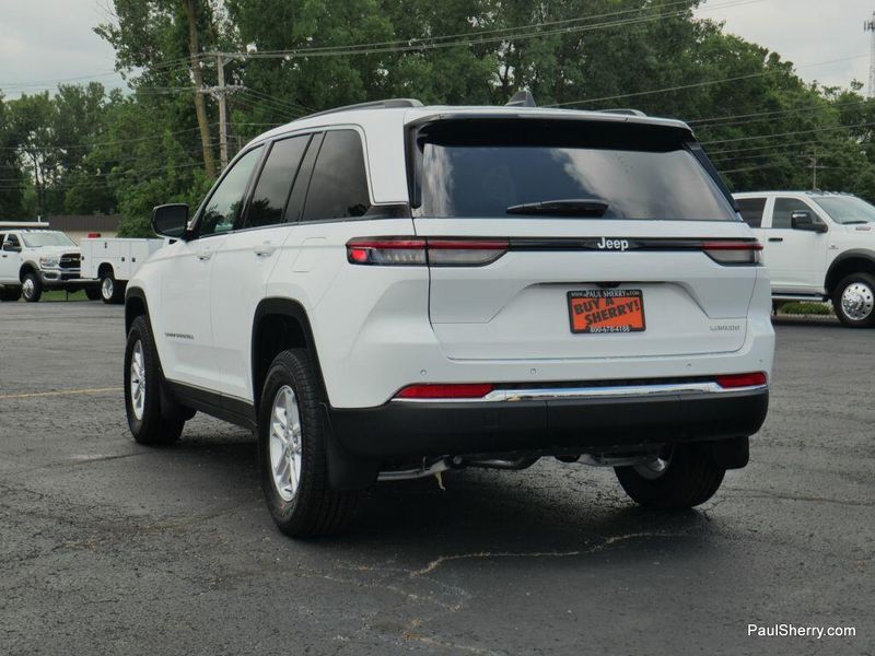New 2025 Jeep Grand Cherokee Laredo 4x2Image 8