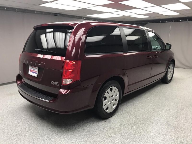 Used 2018 Dodge Grand Caravan SEImage 4