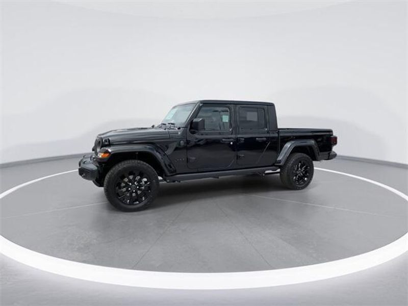 2025 Jeep Gladiator Nighthawk 4x4Image 4
