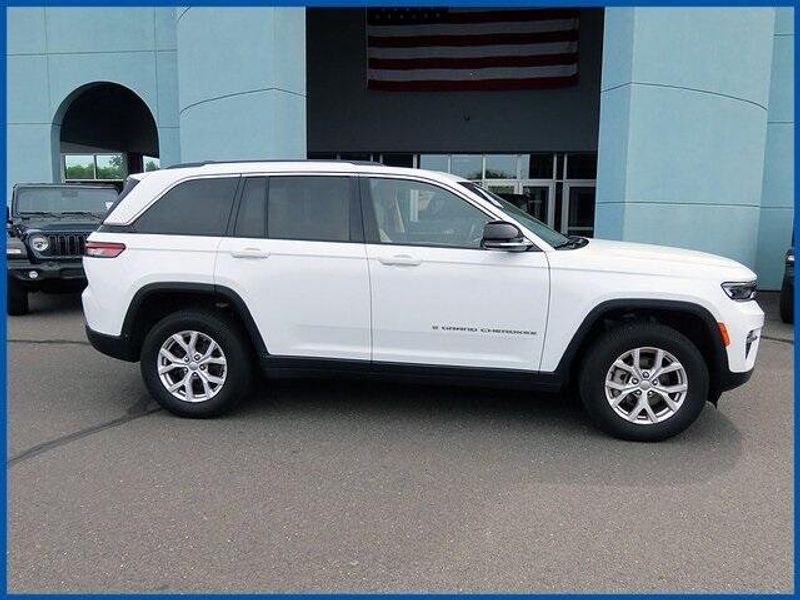 2022 Jeep Grand Cherokee LimitedImage 2