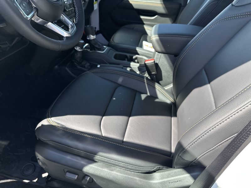 2025 Jeep Wrangler 4-door SaharaImage 21