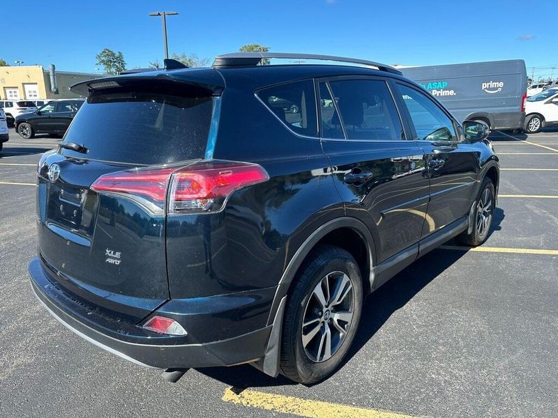2017 Toyota RAV4 XLE photo 6