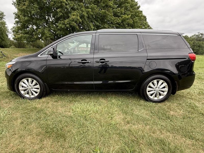 2017 Kia Sedona EX photo 6