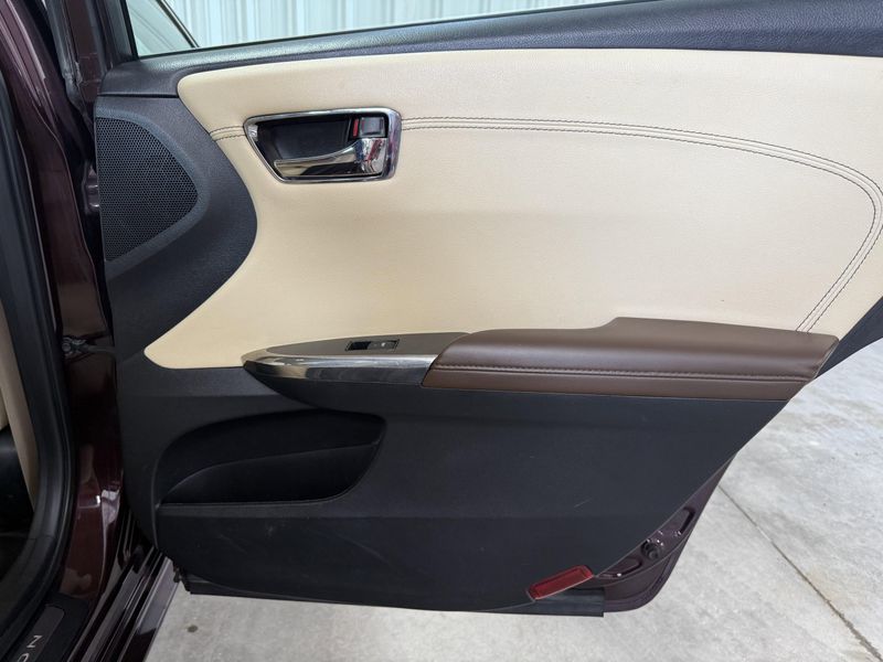 Used 2018 Toyota Avalon LimitedImage 8