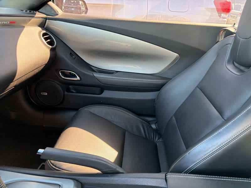 Used 2011 Chevrolet Camaro 2LTImage 31