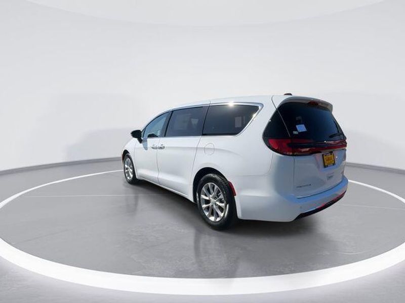 New 2026 Chrysler Pacifica LimitedImage 6