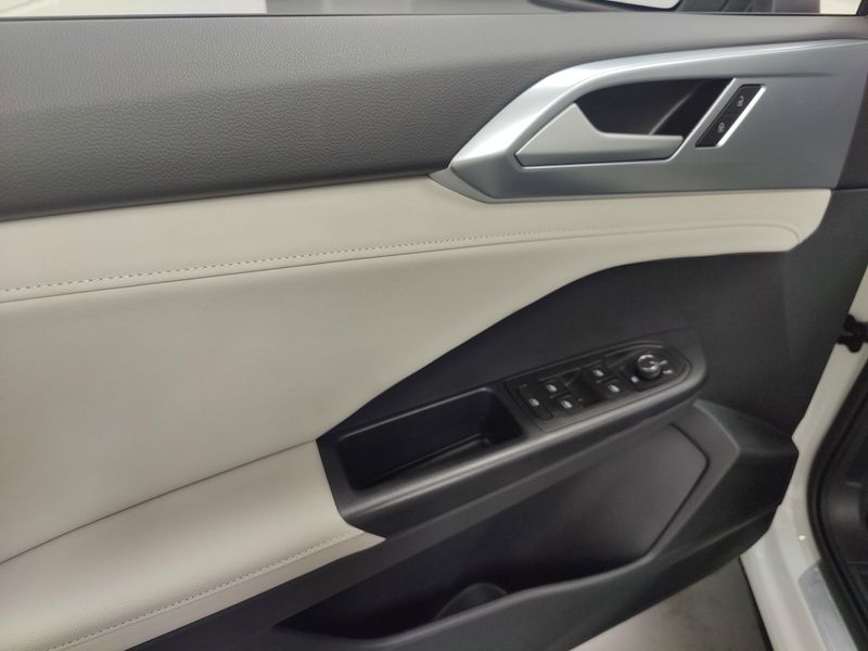 2025 Volkswagen Taos SE AWD w/SunroofImage 25