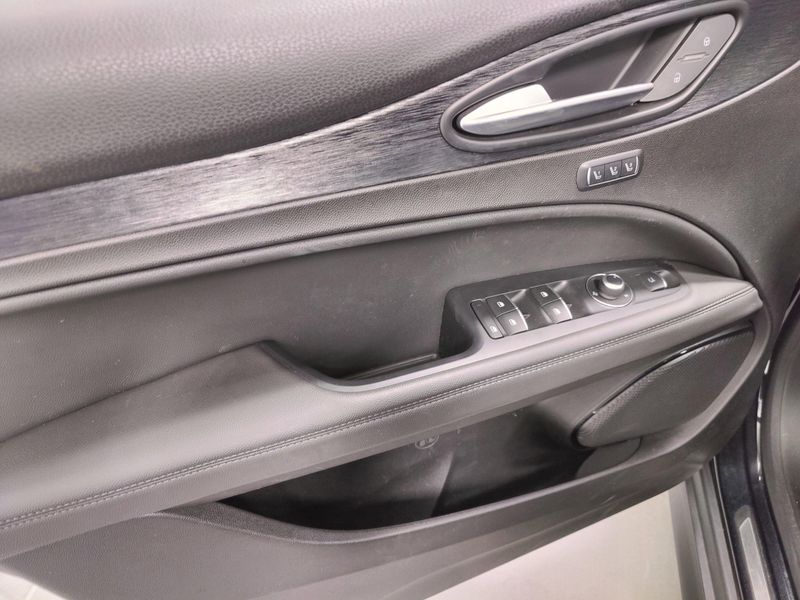 2024 Alfa Romeo Stelvio Sprint Q4 AWD w/Sunroof/Wheel PkgImage 28