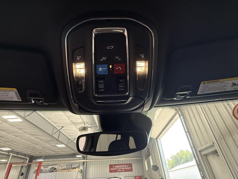 Used 2024 Jeep Grand Cherokee Laredo XImage 22