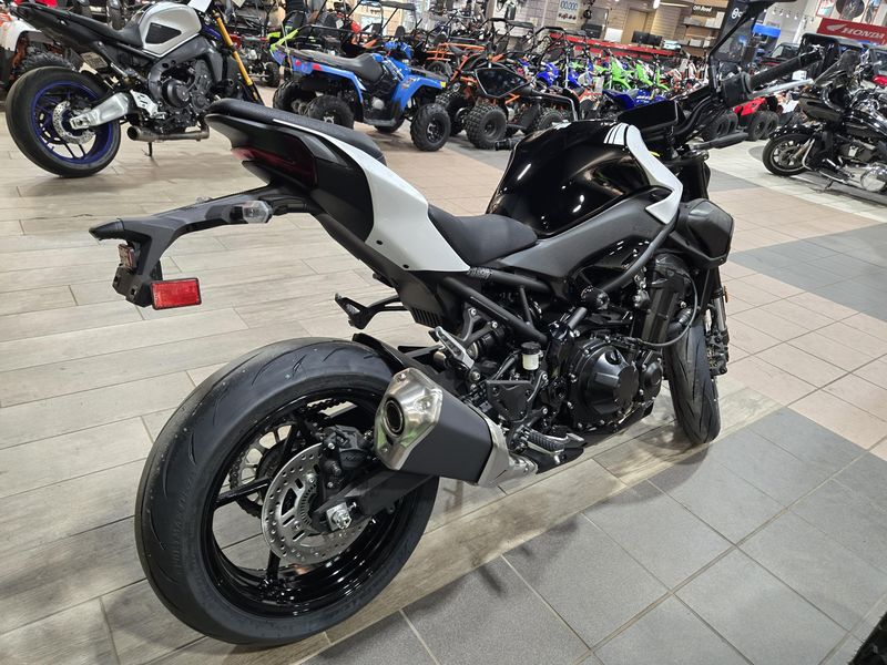 NEW 2026 KAWASAKI Z900 ABS Image 5